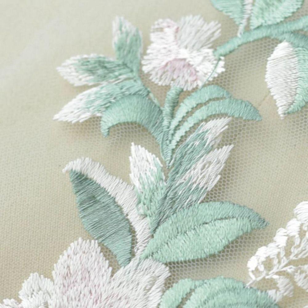 Mesh Bottom Flower Embroidery Patch Lace Trim Floral Design Sew On Floral Patch Sew On Applique Wedding Dress Stickers
