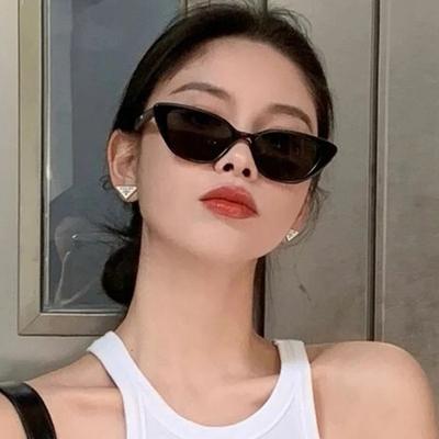 Retro Triangular Cat Eye Small Face Sunglasses Women'S High-End Sense Black Small Frame Sunscreen Shape Photo Sunglasses