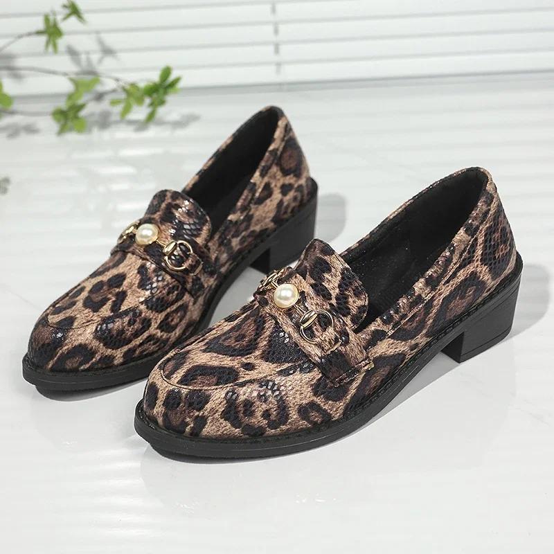Spring New Leopard Printed Women Loafers Fashion Pearl Decor Thick Heel Ladies Shoes Pu Leather Big Size Office Shoes