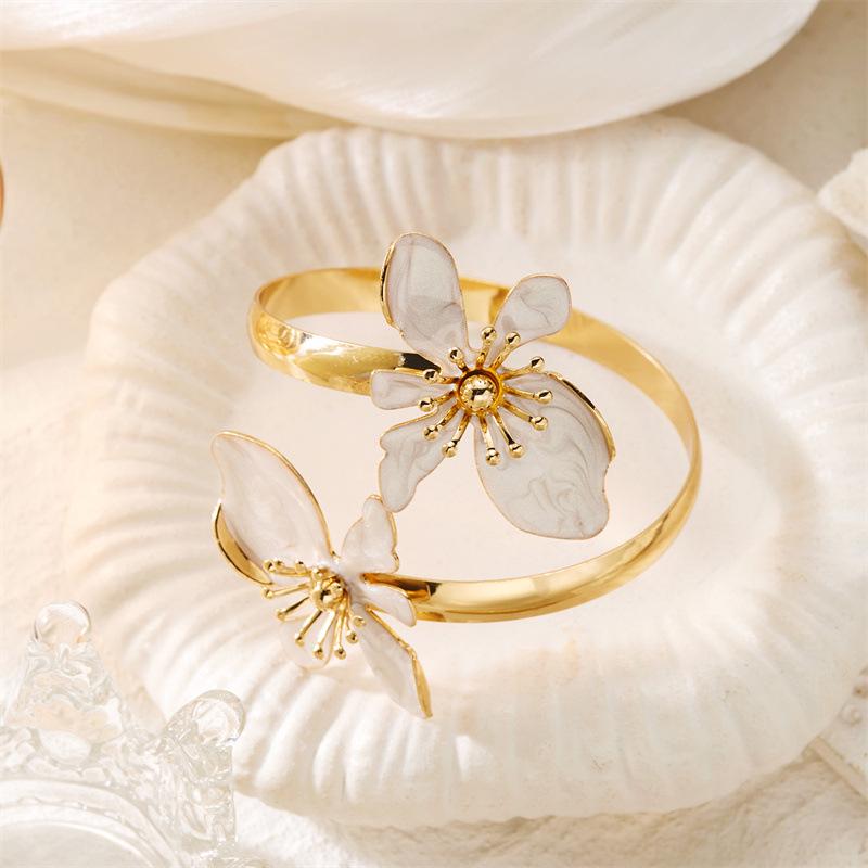 French Retro Pearlescent Enamel Flower Bracelet