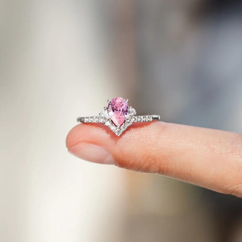 Style Pink Sparkling Zircon Princess Square Engagement Ring for Ladies and Girlfriends Luxury Proposal  Gift Fashion Jewelry