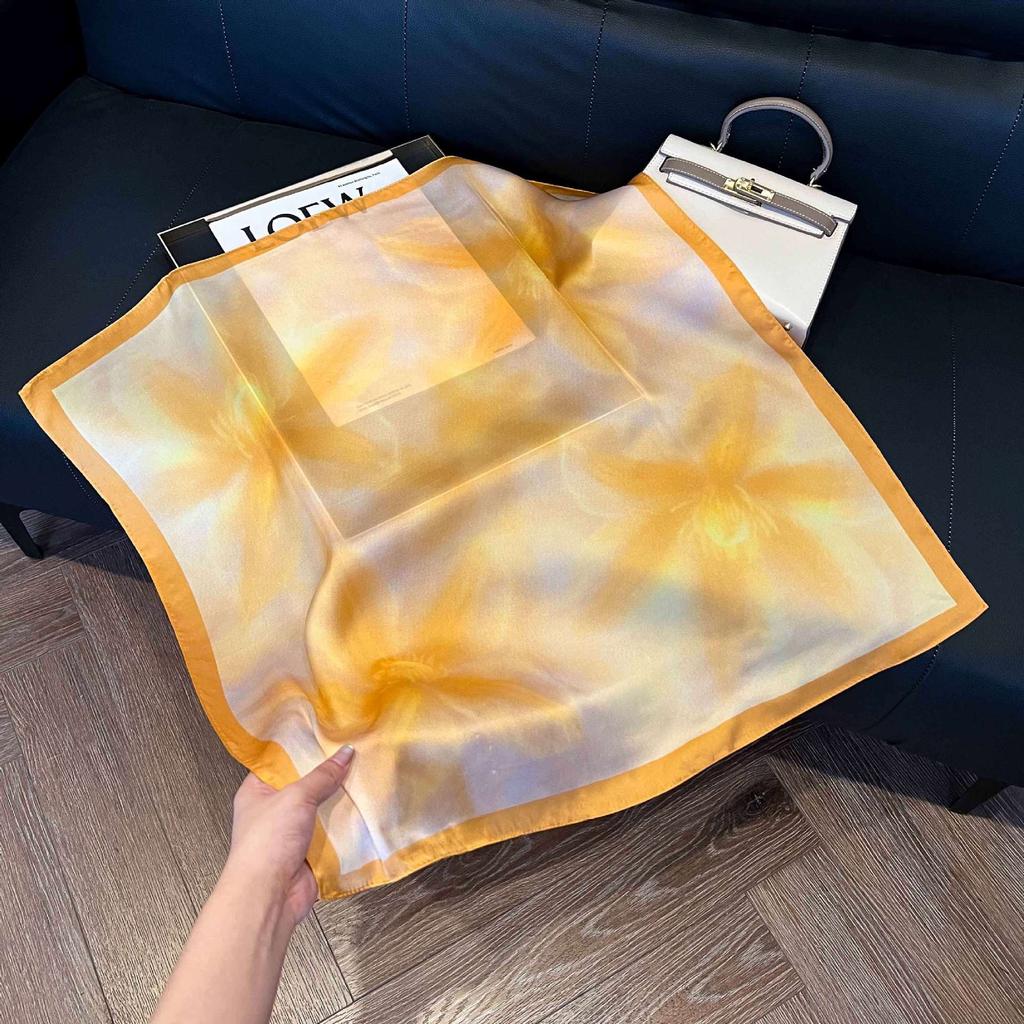 Simulated silk women's small square scarf, Korean cashew nut leopard print small silk scarf, headscarf, four-season scarf, professional scarf.