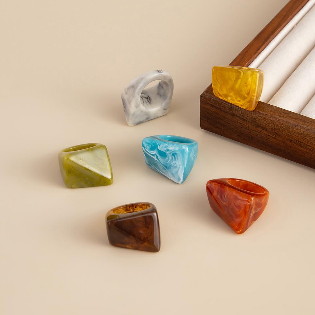 Bague en Résine à Section Géométrique Sensible au Vent, Bague à l'Acrylique Dégradé Tendance Sans Décoloration