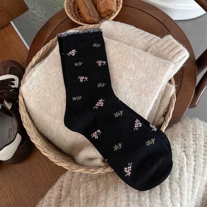 Women's Autumn and Winter Fashion New Small Floral Cashmere Boneless Anti Pilling Tube Pile Socks