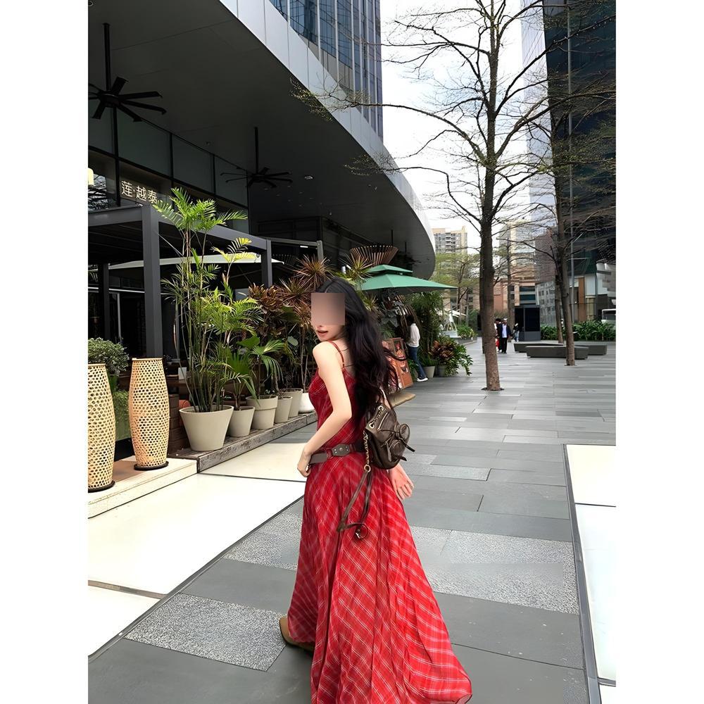 Retro red plaid suspender waist slimming long skirt dopamine island style vacation photo skirt