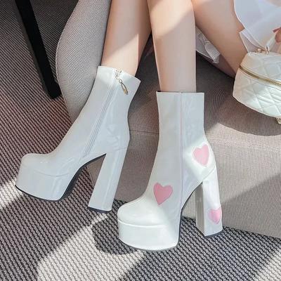 Women Platform High Heeled Boots Chunky Heart Print Ankle Boots Fashion Vintage Waterproof Comfy Modern Style Short Boots 2024