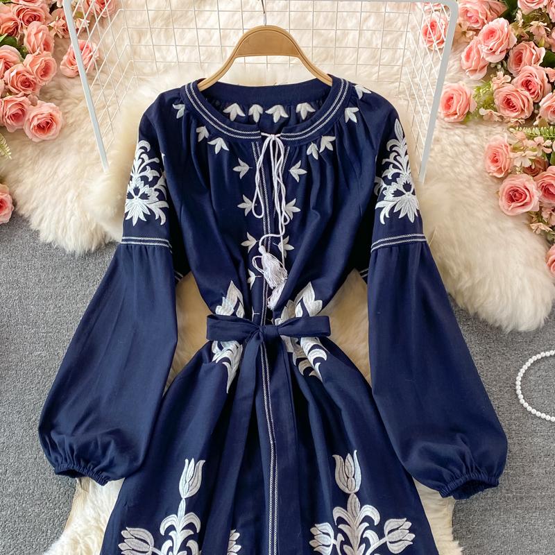 RUGOD Abito lungo da viaggio in stile etnico con ricamo girocollo con maniche a lanterna, abito stile bohémien retrò ampio scampanato femminile