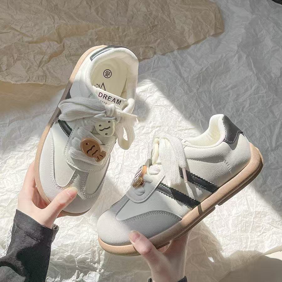 2025 New Retro German Training Shoes Women's Fashion Versatile Chic Round Head Casual Leather Surface Small White Board Shoes Spring Explosion