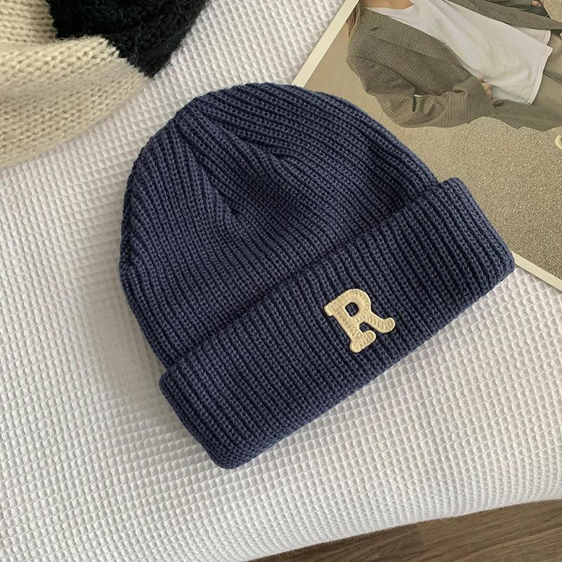

Новая осенне-зимняя шапка из вязаной шерсти R, повседневная универсальная, мужская и женская, теплая шапка, нишевый уличный трендовый бренд темно-синий