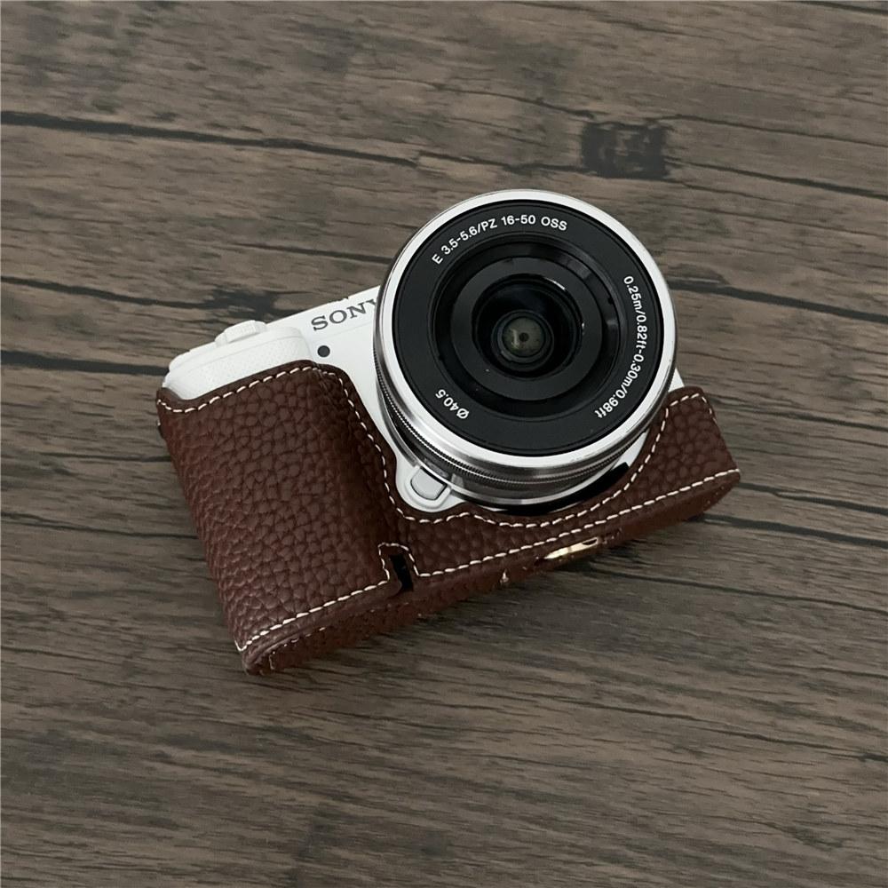 Handgefertigte PU-Leder Kamera Halbtasche für Sony ZV-E10 ZVE10 mit Bodenöffnung Körperabdeckung
