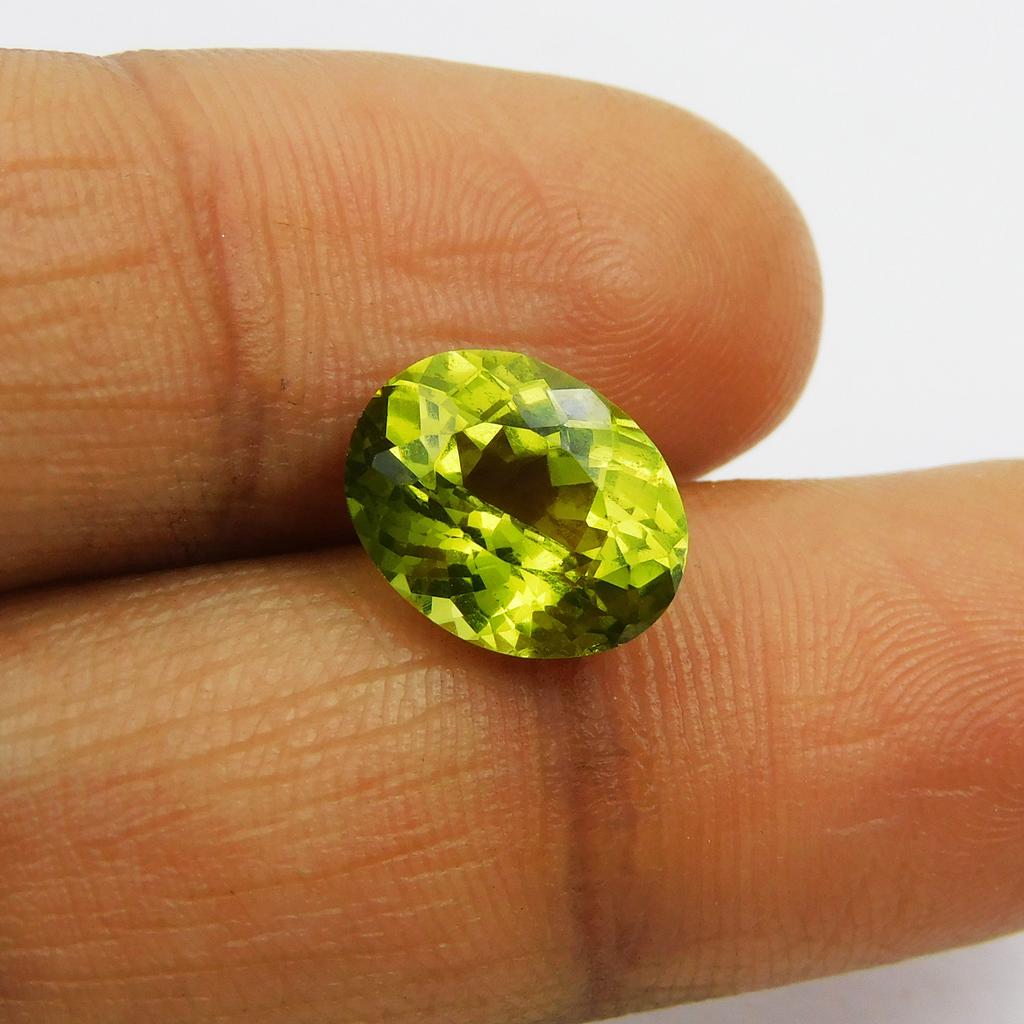 Natural Green Sapphire Loose Gemstone Lite 3.95 ct Oval Cut September Birthstone for Gem Collections