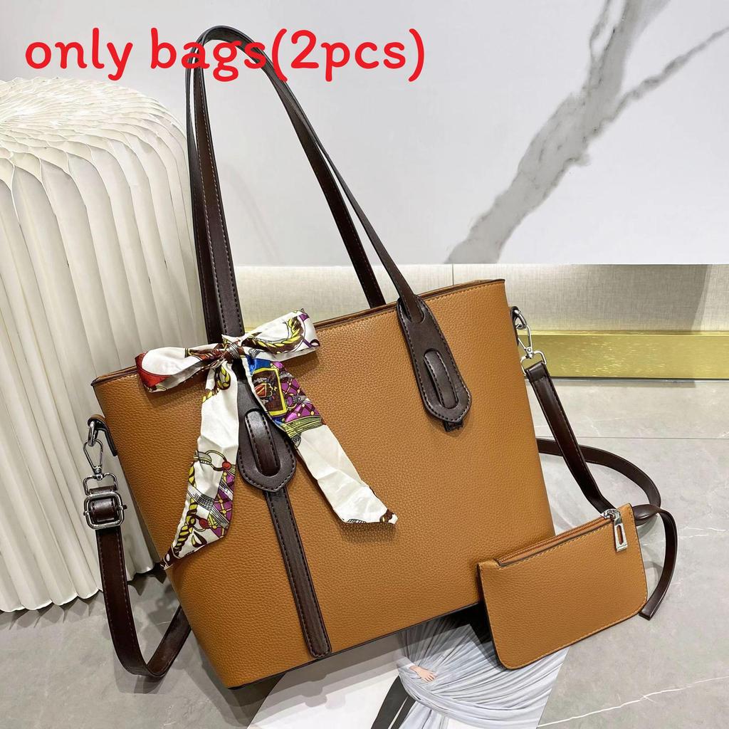 Fashionable Oversized Tote Handbag With Inner Compartments For Leisure And Shopping