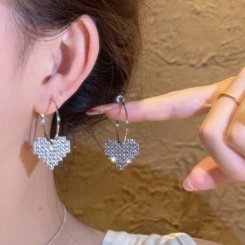 Niche design 111 silver needle super flash full diamond love earrings light luxury high-end temperament earrings earrings and earrings for women 925 silver needle
