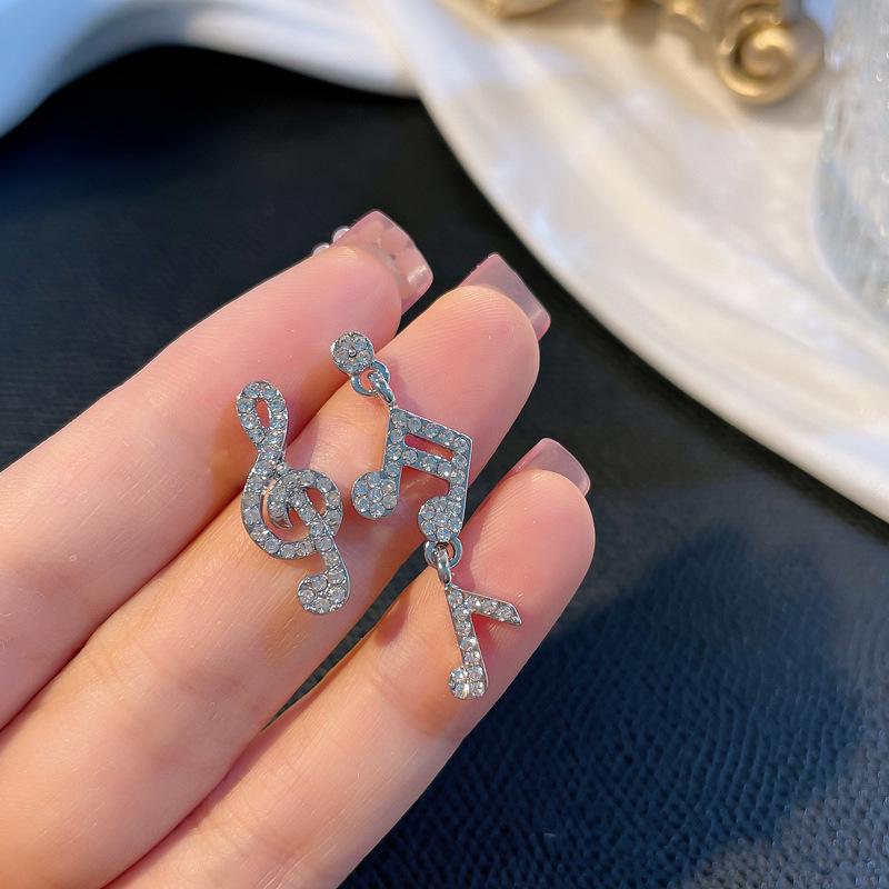 

Серебряные серьги с бриллиантами S925 с геометрическим узором в виде корейского цветка и жемчугом