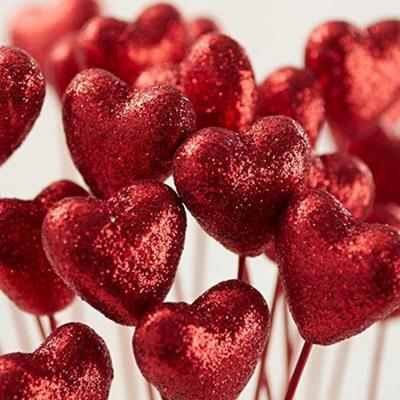 50 ks Třpytivé pěnové srdíčka na zapichování Valentýnská třpytivá pěnová srdíčka na stoncích Dřevěná třpytivá srdíčka Pufovaná srdíčka na zapichování pro valentýnská květinová aranžmá