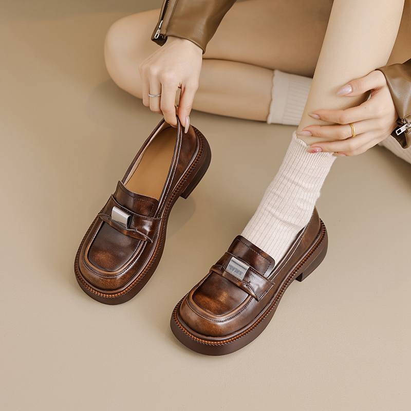 Krazing Pot Piele de vaca Varf rotund Fund gros Pantofi de primavara Brogues Inchideri metalice Platforme Femei Pompi