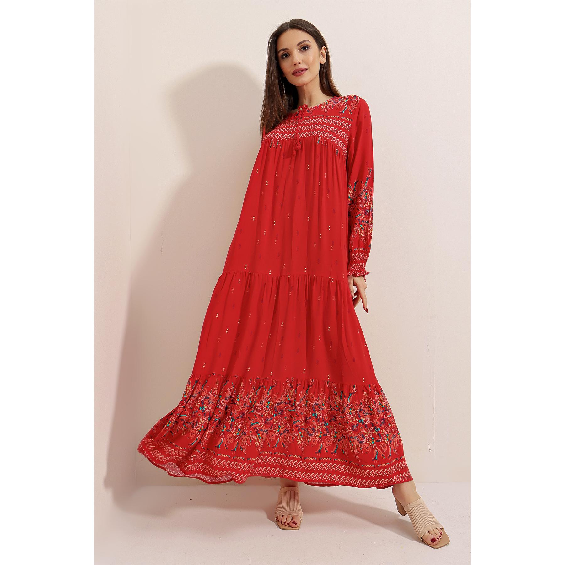 

Плиссированное длинное платье из вискозы с воротником и рукавами на шнуровке