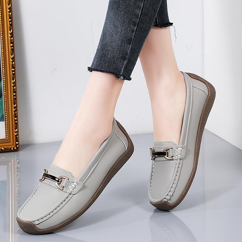 Women's Leather Flats Lightweight Slip-on Loafers Non-slip Soft Sole Casual Walking Shoes with Metal Buckle Plus Size 35-44
