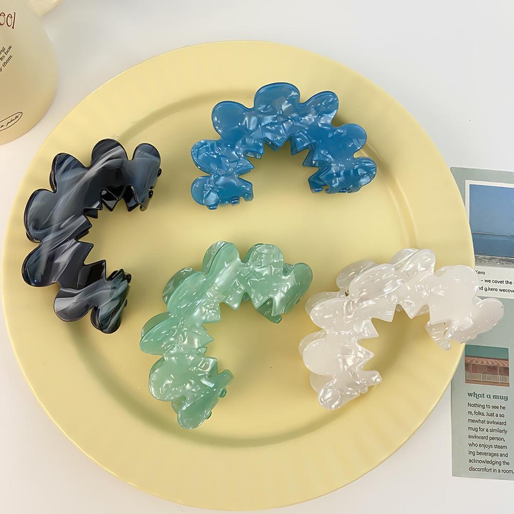 

Korean Wave Flower Acrylic Hair Claw Clip for Women