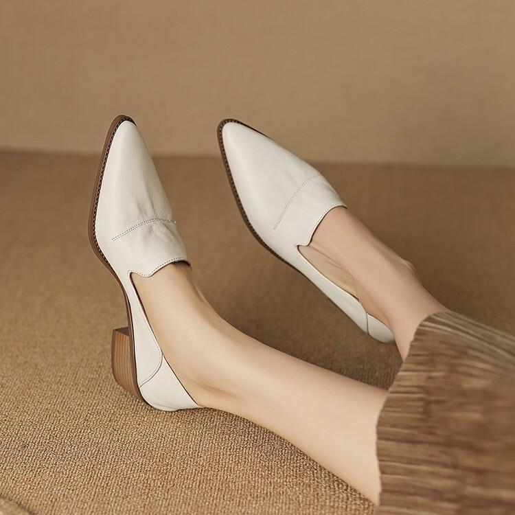 25 versatile small leather shoes pointed thick heel retro women's single shoes