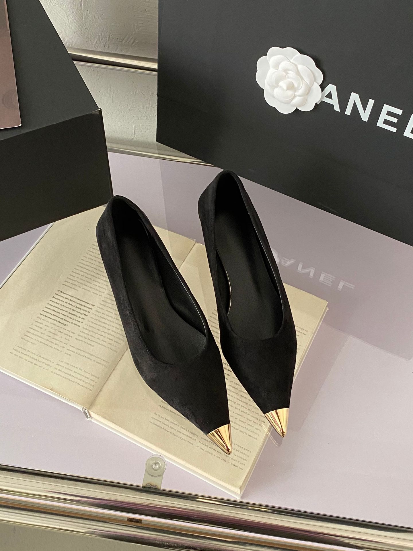 

Spring 2025 new retro leopard print metal shallow mouth single shoes French temperament suede pointed stiletto high heels 39 чёрный