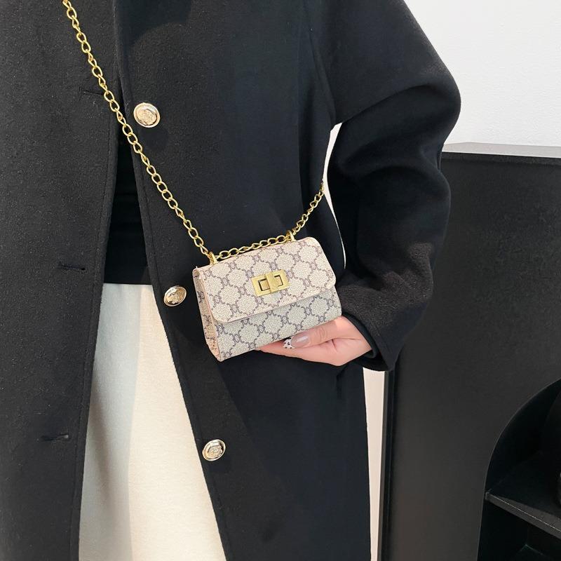 Beautiful casual shoulder bag, personalized trend fashion small bag, new niche design messenger women's bag