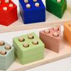 Sada Montessori geometrických sloupků pro děti ve věku 3-6 let. Vzdělávací montážní bloky pro přizpůsobení tvarů.