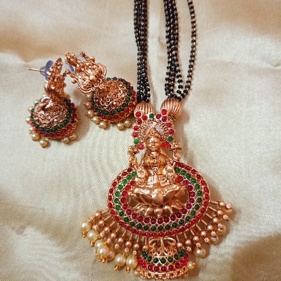 

Индийская традиционная этическая мода Позолоченные храмовые украшения Индийский свадебный подарок