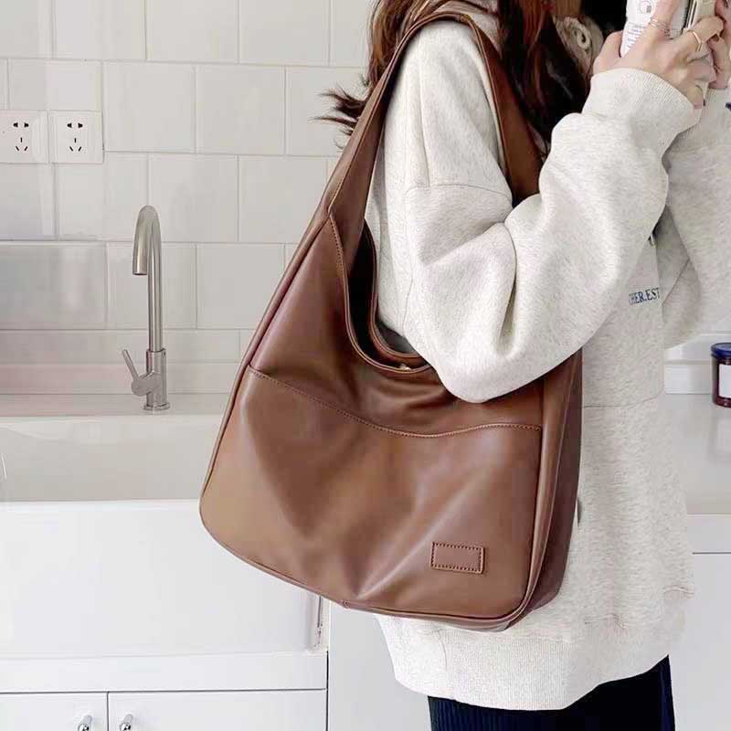 

Large capacity tote bag, black leather simple casual commuting women s bag, fashionable and versatile single shoulder bag
