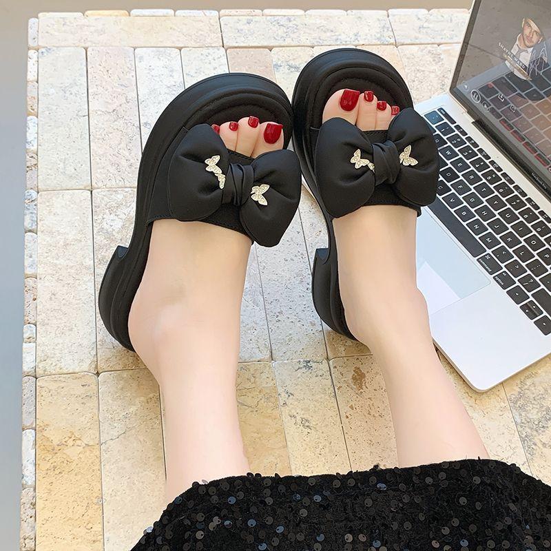 Versatile skirt women's beach sandals 2025 summer wear new thick bottom heightening one-word drag women's cool slippers