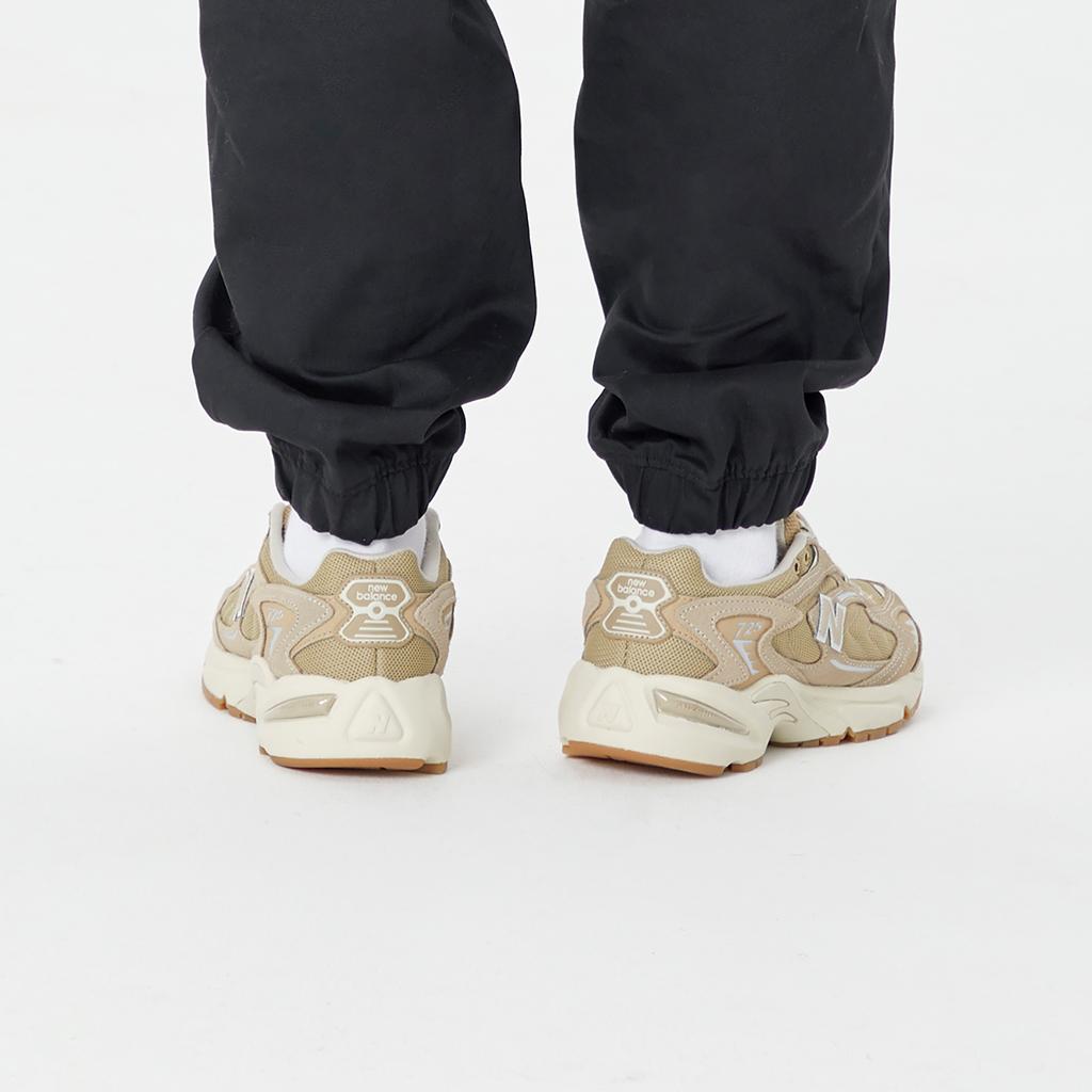 New Balance 725 Incense Unisex Sneakers Tan ML725W