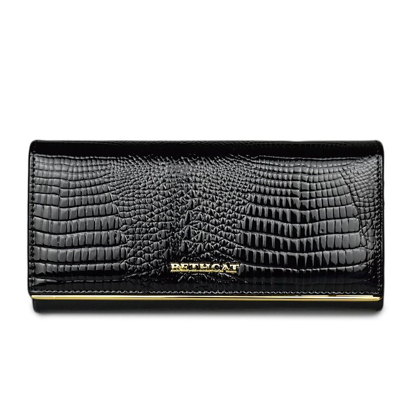 Dámska peňaženka z pravej kože s krokodílím vzorom a priehradkou na mince