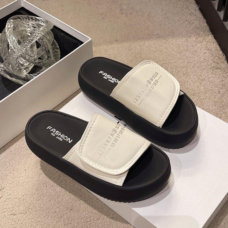 

Шлепанцы на толстой подошве на липучках для женской летней носки 2024 новые однословные сандалии с ощущением ходьбы по дерьму, пляжные сандалии интернет-знаменитостей, тренд 40