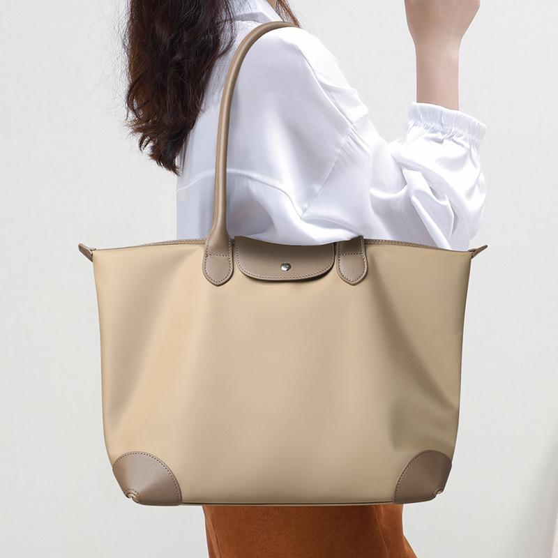 2025 New Women's Tote Bag, Commuter Bag for Autumn and Winter, Large Capacity Canvas Shoulder Bag, Travel Bag