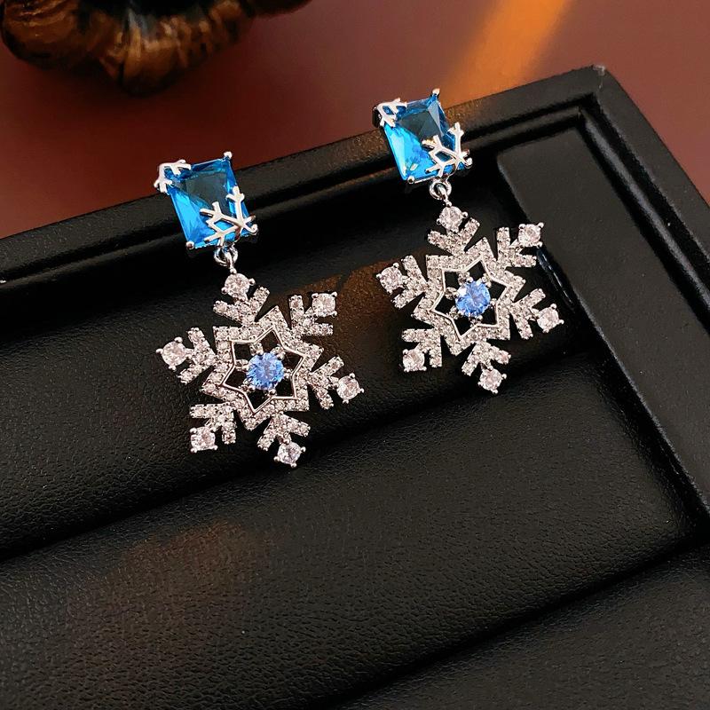 Silver Needle New Chinese Zircon Leaf Water Drop Earrings Light Luxury Premium Sense Earrings Retro Court Style Temperament Earrings Women