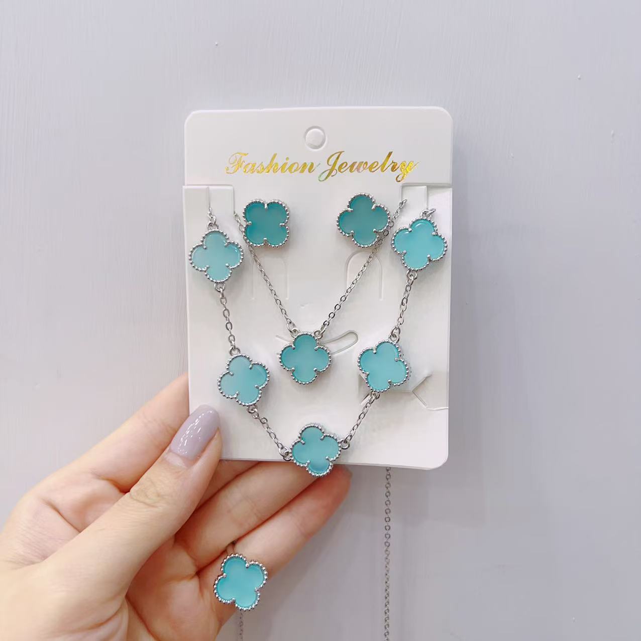 

Набор модной бижутерии из 5 предметов: браслет, ожерелье, серьги, кольцо, набор бижутерии