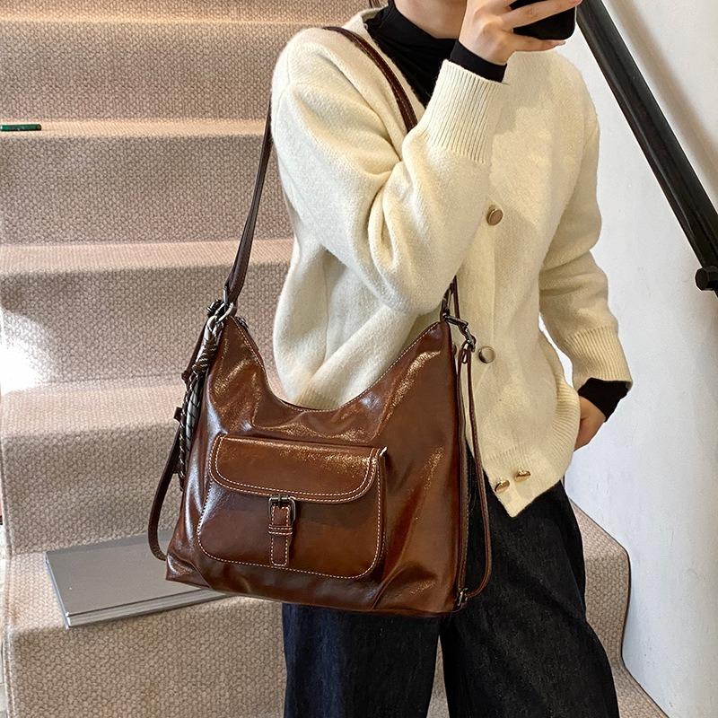 Retro Large-capacity Tote Bag Women's New Autumn and Winter Commuter Shoulder Bag Maillard Backpack