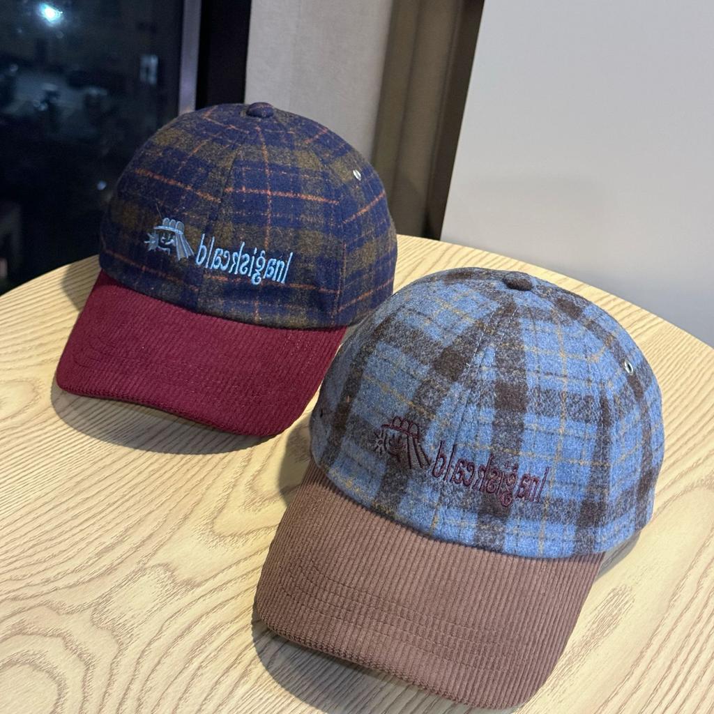 Face Showing Small Corduroy Baseball Cap Deepens and Widens Big Face Peaked Cap Ankora Red Male and Female Couple