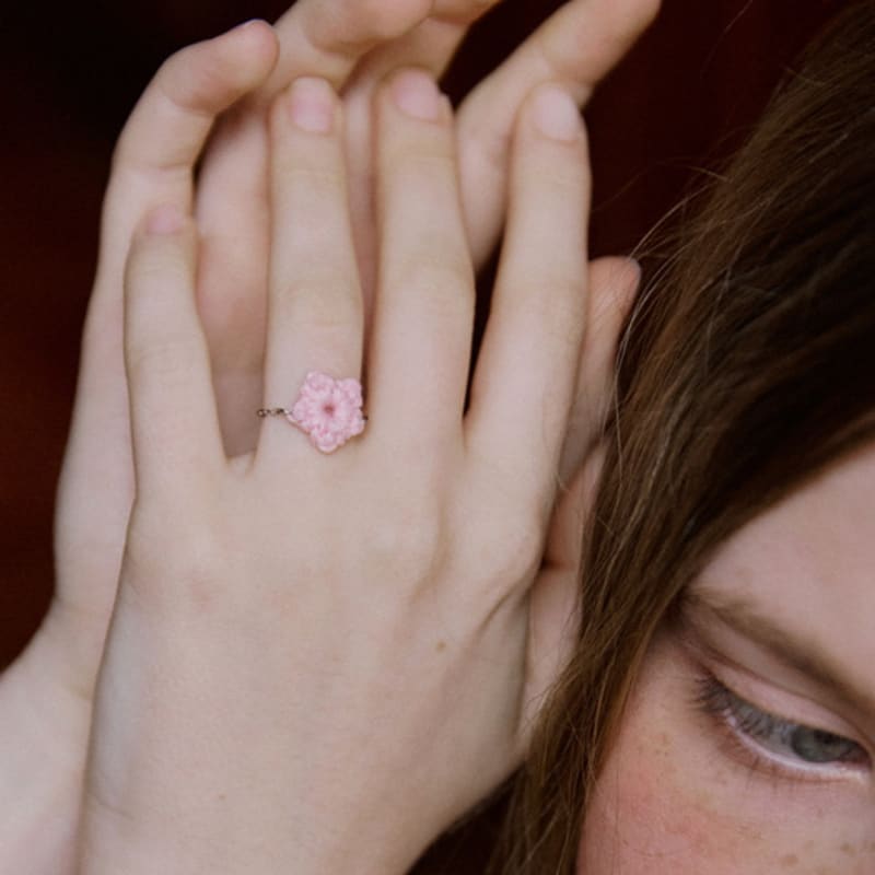 MERRYMOTIVE Pastel flower knit chain ring (Pink)