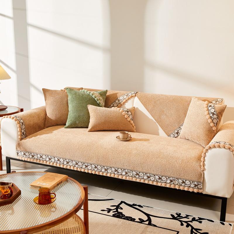 

Sofa Cushion Is Universal In All Seasons, High-End Chenille Non-Slip Cover Towel, Cream Wind High-End Cover New Model 70*70cm