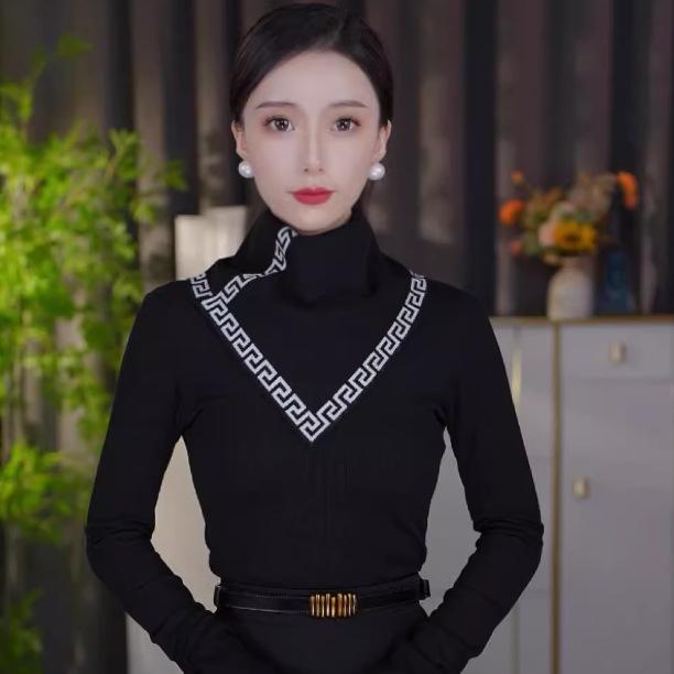 2025 Women's Versatile Silk Triangle Scarf: Warm Double-Sided Snood & Neck Warmer for Autumn/Winter