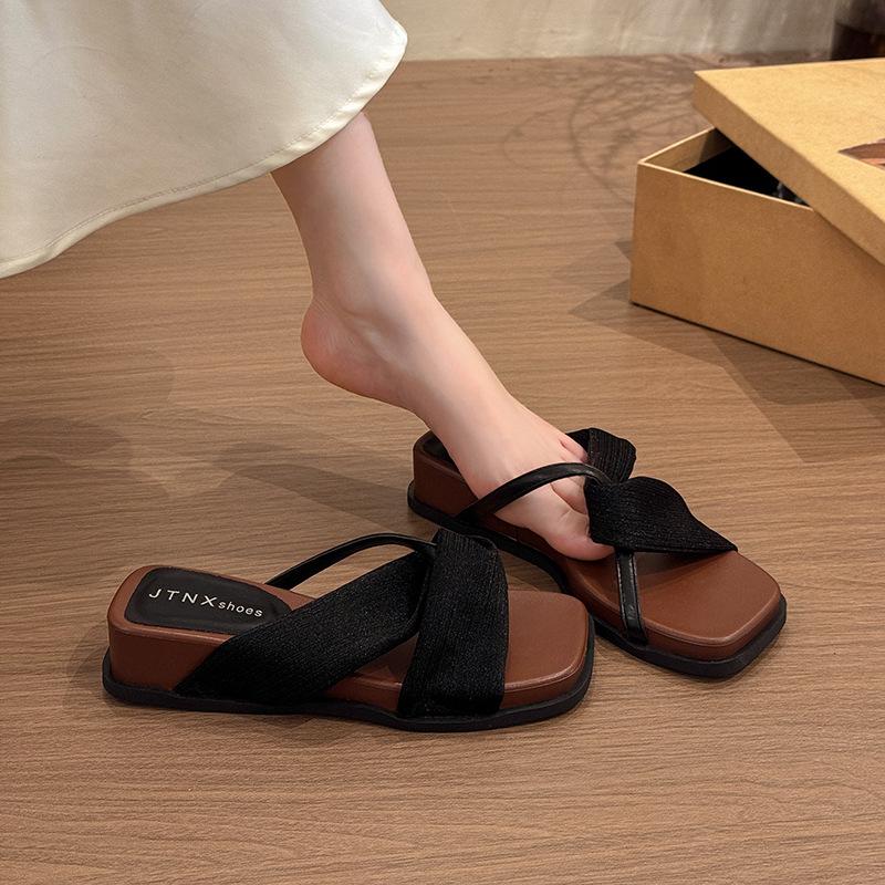 New Flat Shoes Slippers One-line Beach Shoes and Sandals