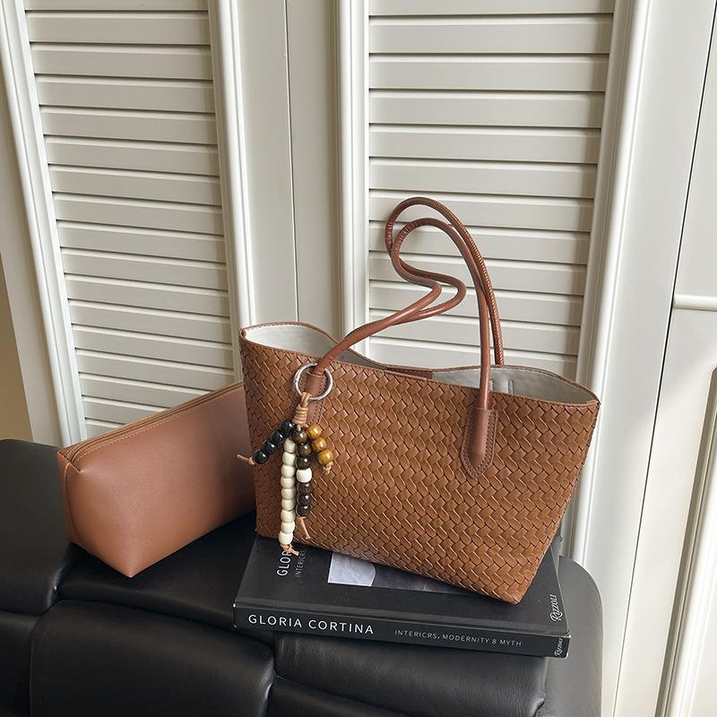 

Нишевая плетеная сумка-тоут женская новая модная ретро сумка под мышкой через плечо большой вместимости для поездок на работу Without pendant коричневый