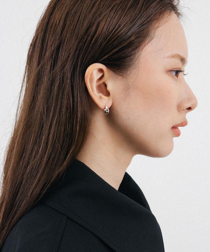Tacit Clam Earring