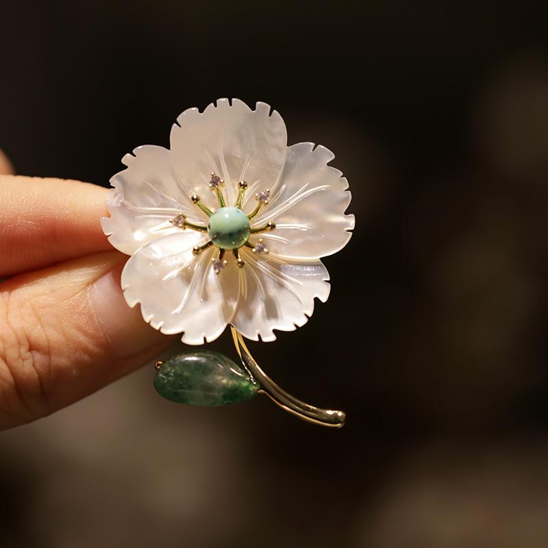 

Western Liang Exquisite Mother-of-Pearl Amethyst Peach Blossom Brooch Pin