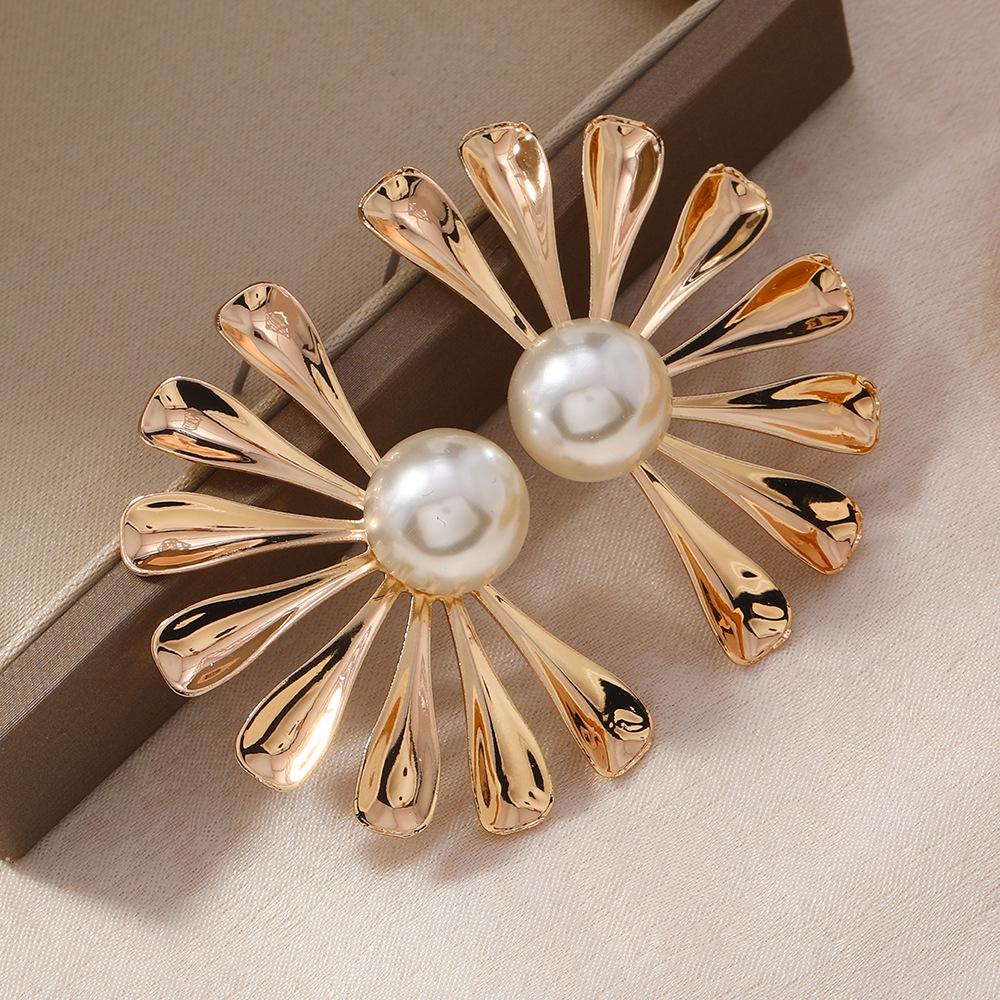 European-American Retro Geometric Wave Pattern Earrings