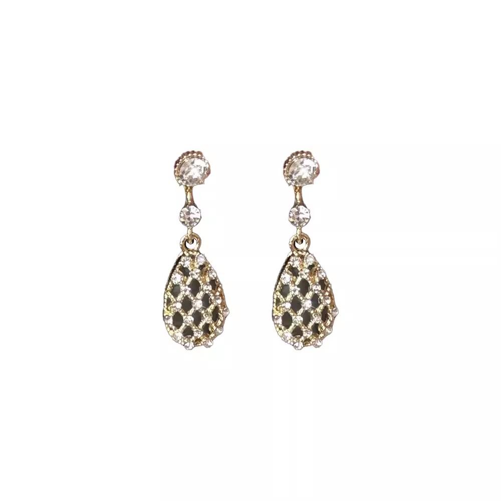 Feine Flash Metall Diamantbesetzte Wassertropfen Ohrringe, Nischenpersönlichkeit Temperament, High-End Leichte Luxus Ohrringe, Trendige Modeohrringe.