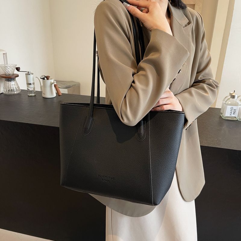 Einfache Große Damenhandtasche Herbst Winter Vintage Vielseitige Schultertasche Große Kapazität Pendler Tragetasche