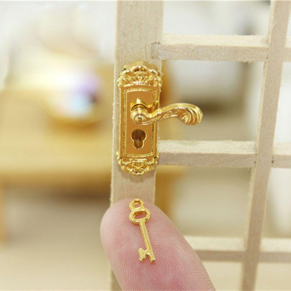 Carino Vintage Divertente 1/12 Scala Casa delle Bambole Miniatura Serratura Porta e Chiave Casa delle Bambole Fata Mini Porta Retro Metallo Accessori Fai da Te