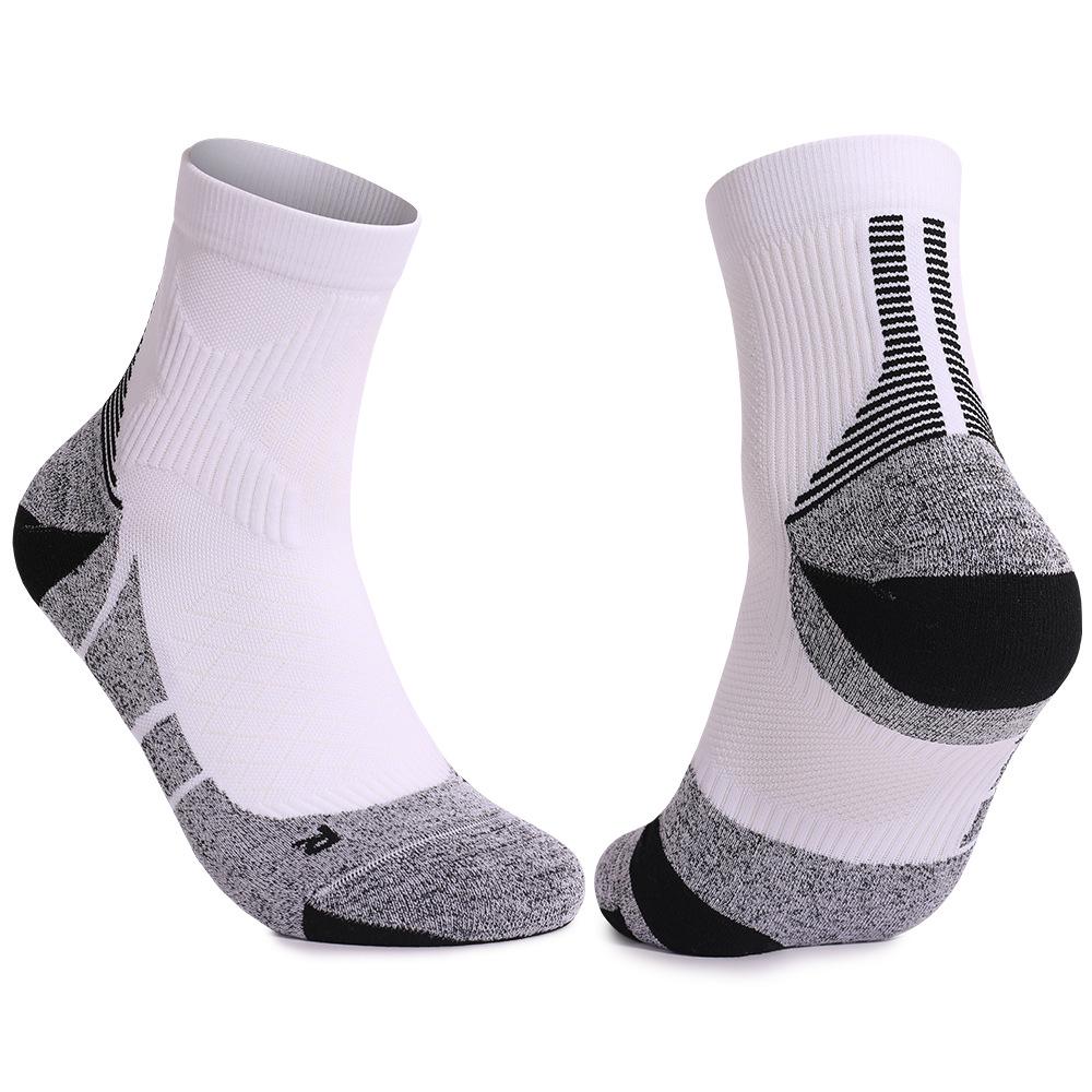 CoolMax Antibacterial & Odor-Resistant Sports Socks: Thickened, Towel Bottom, Quick-Drying for Badminton, Marathon, and Professional Running.